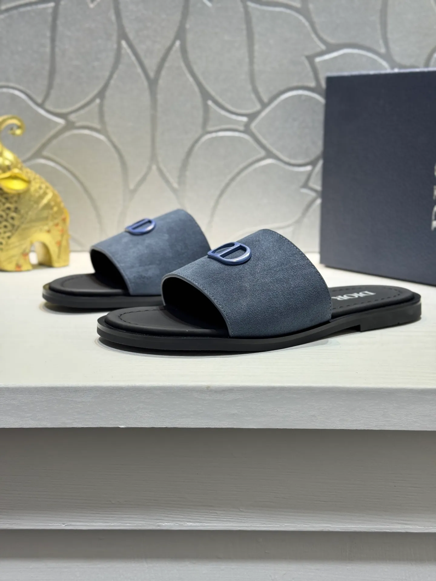 Men's men's shoes 💰320 [New style] 🦇🦇𝐂𝐡𝐫𝐢𝐬𝐭𝐢𝐚𝐧 𝐃𝐢𝐨𝐫 Dior slippers - the latest hot sandals, classic sandals, original replicas, super durable and versatile, cowhide leather with hardware accessories, very comfortable on the feet Look slim and white. Original molded outsole size: 38-44 (.45. Customized